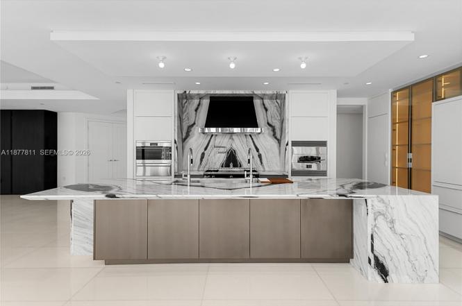 Photo 7 of 17975 Collins Avenue, N-1802, Sunny Isles Beach, FL 33160