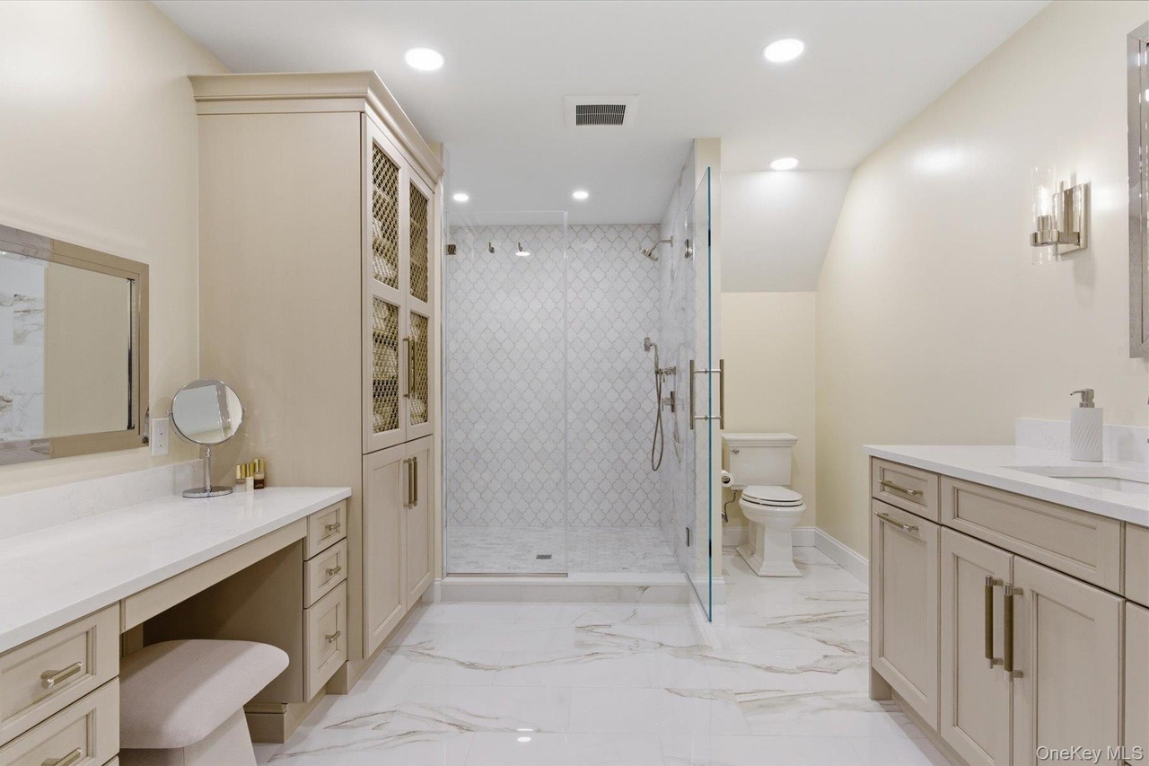 Photo 11 of 9 Watercrest Court, Saint James, NY 11780