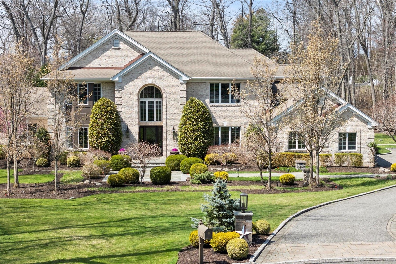3 Martingale Gate, Saint James, NY