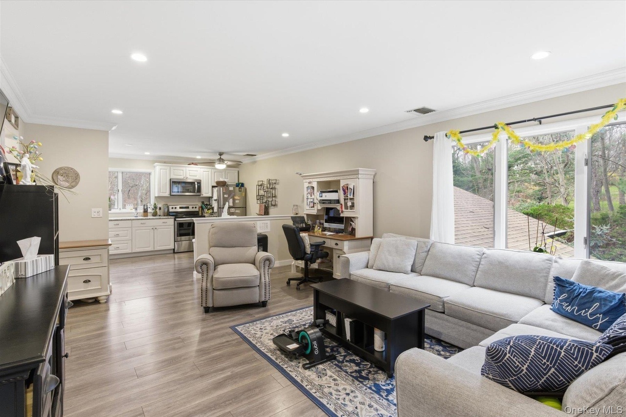 Photo 6 of 9 Watercrest Court, Saint James, NY 11780