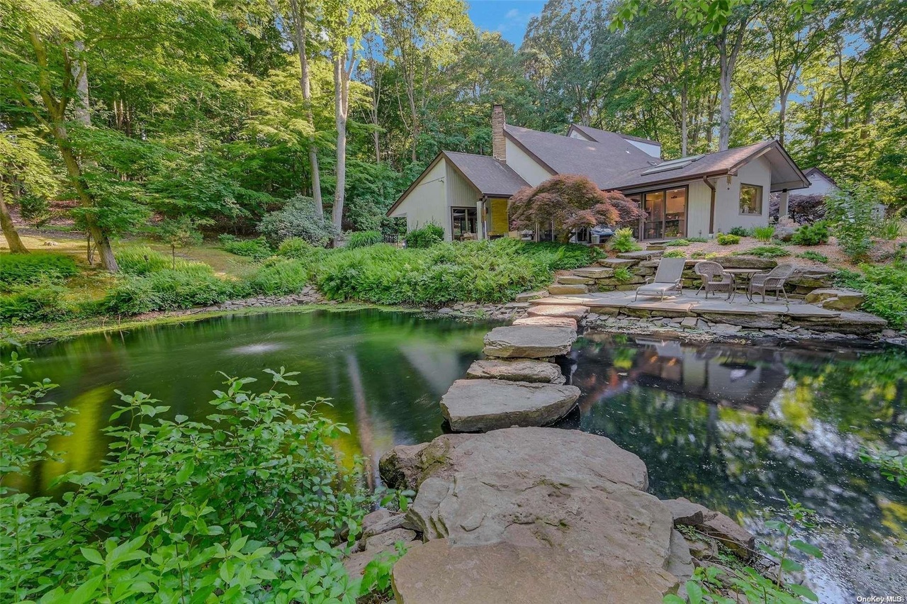 3 Cordwood Path, Head Of The Harbor, NY