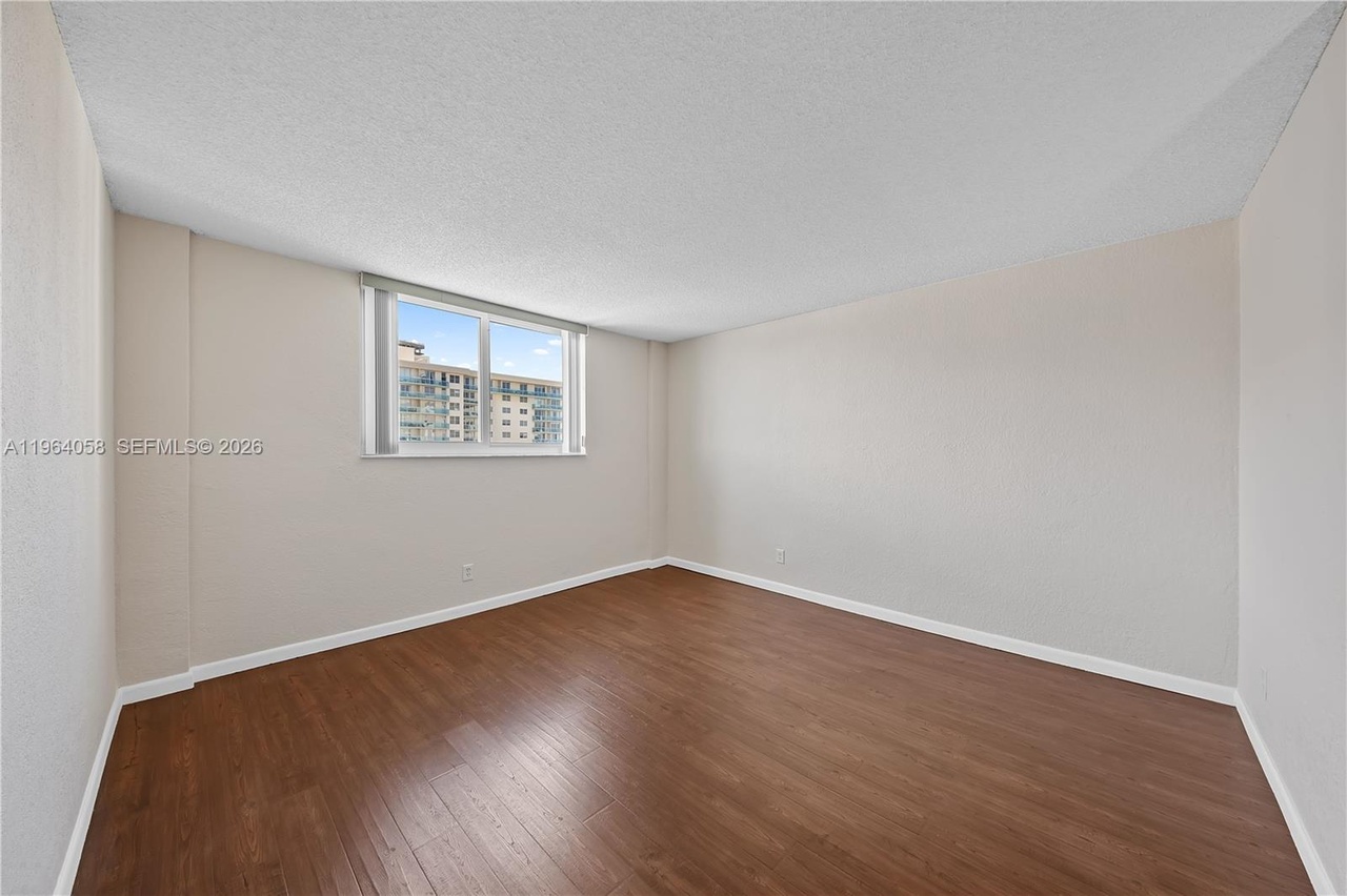 Photo 4 of 19380 Collins Avenue, #1107, Sunny Isles Beach, FL 33160