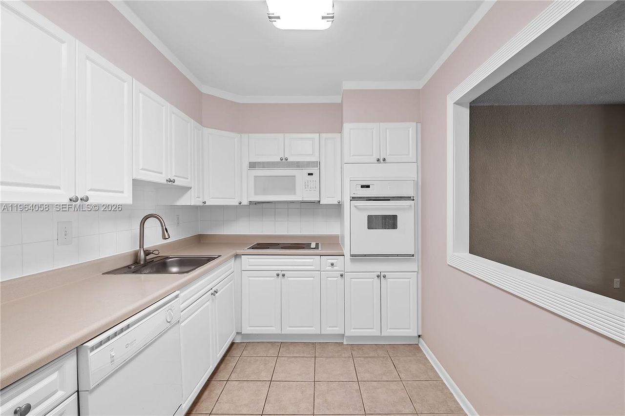 Photo 5 of 19380 Collins Avenue, #1107, Sunny Isles Beach, FL 33160