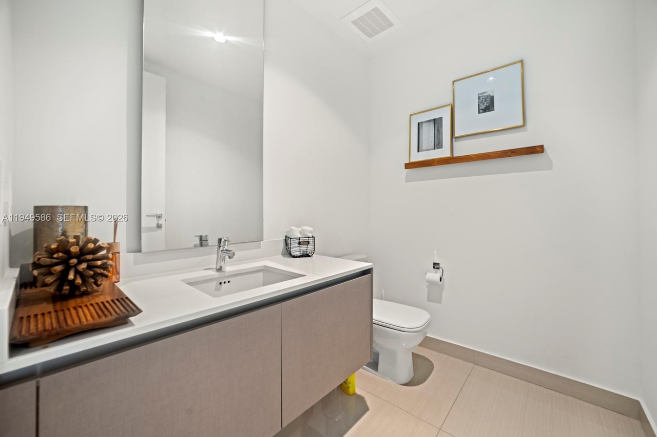 Photo 5 of 3300 NE 188th Street, #414, Aventura, FL 33180
