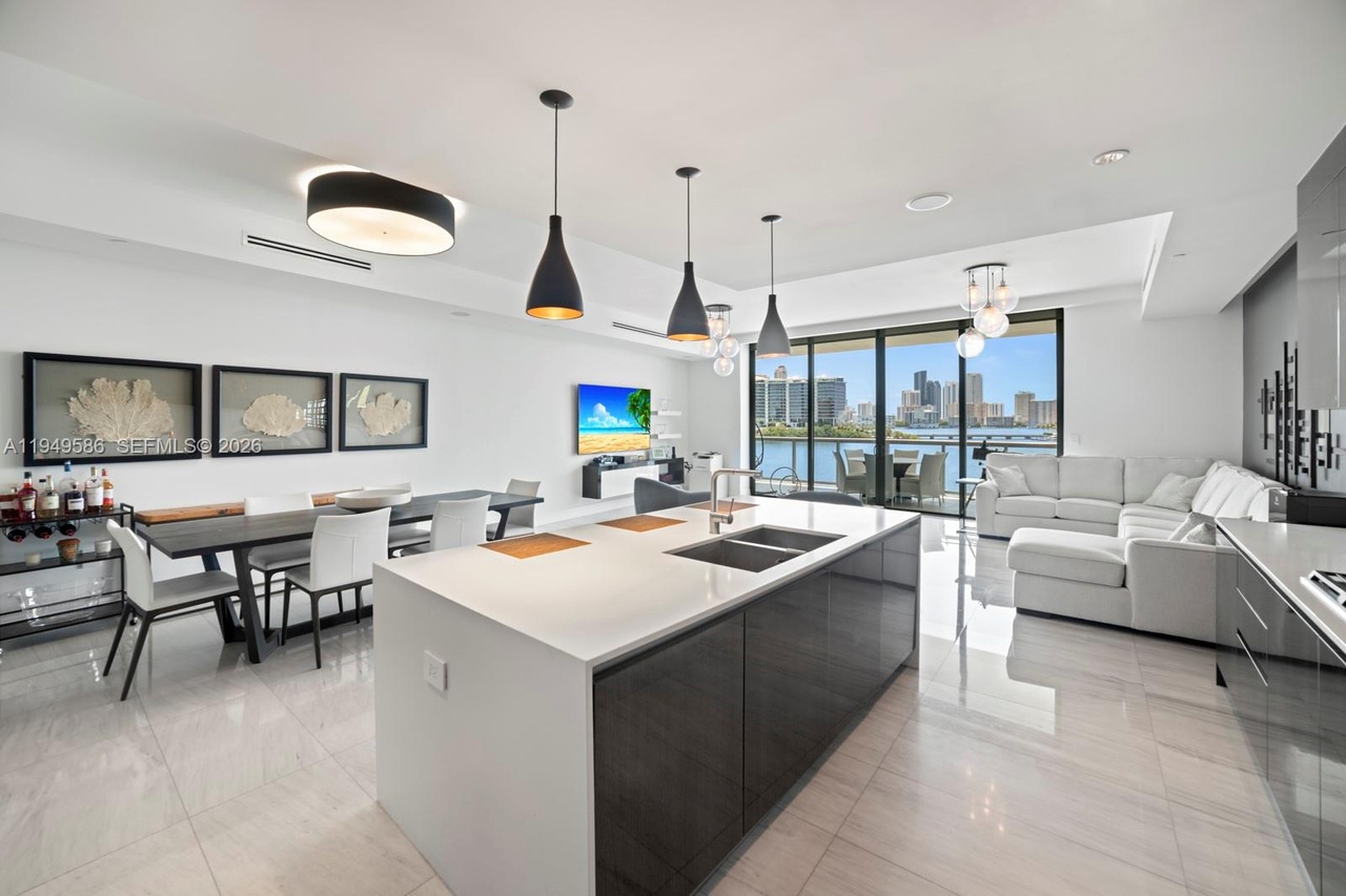 3300 NE 188th Street, #414, Aventura, FL