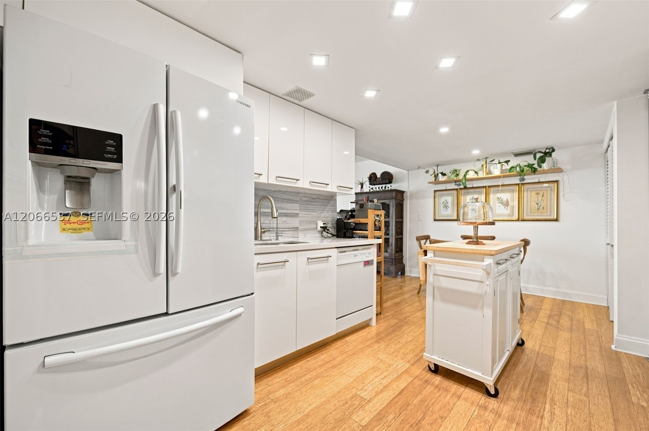 Photo 11 of 10205 Collins Avenue, # 206, Bal Harbour, FL 33154