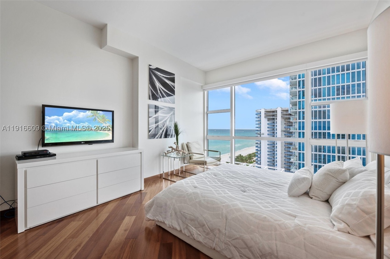 Photo 7 of 6801 Collins Avenue, unit ph06, Miami Beach, FL 33141