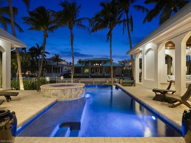 Photo 2 of 1750 4th St S, Naples, FL 34102