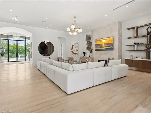 Photo 13 of 117 West St, Naples, FL 34108
