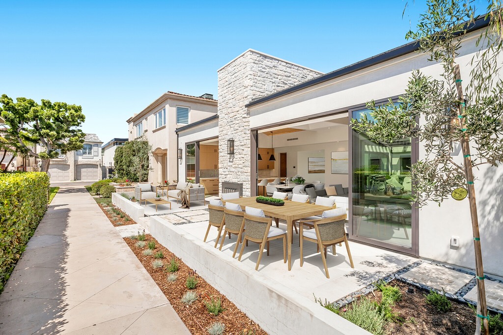 223 Via Mentone, Newport Beach, CA