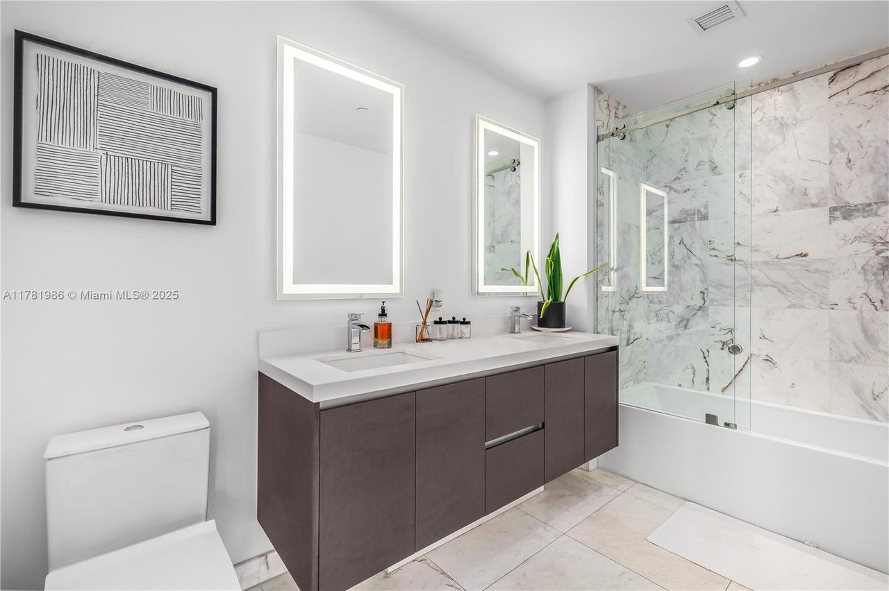 Photo 8 of 851 Northeast 1st Avenue, Miami, FL 33132