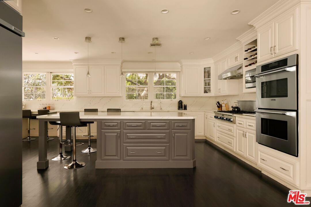 Photo 4 of 1409 Club View Drive, Los Angeles, CA 90024