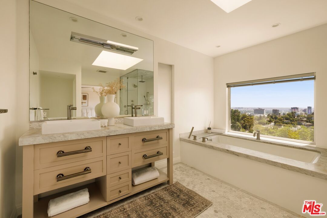 Photo 14 of 6350 Bryn Mawr Dr, Los Angeles, CA 90068