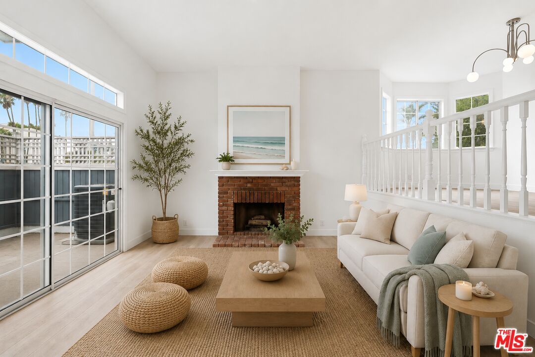 Photo 3 of 100 S Catalina Ave, #A, Redondo Beach, CA 90277