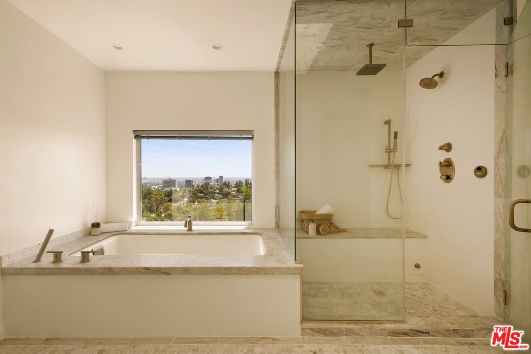 Photo 15 of 6350 Bryn Mawr Dr, Los Angeles, CA 90068