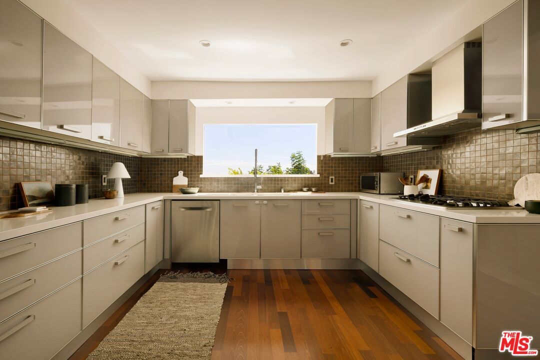 Photo 8 of 6350 Bryn Mawr Dr, Los Angeles, CA 90068