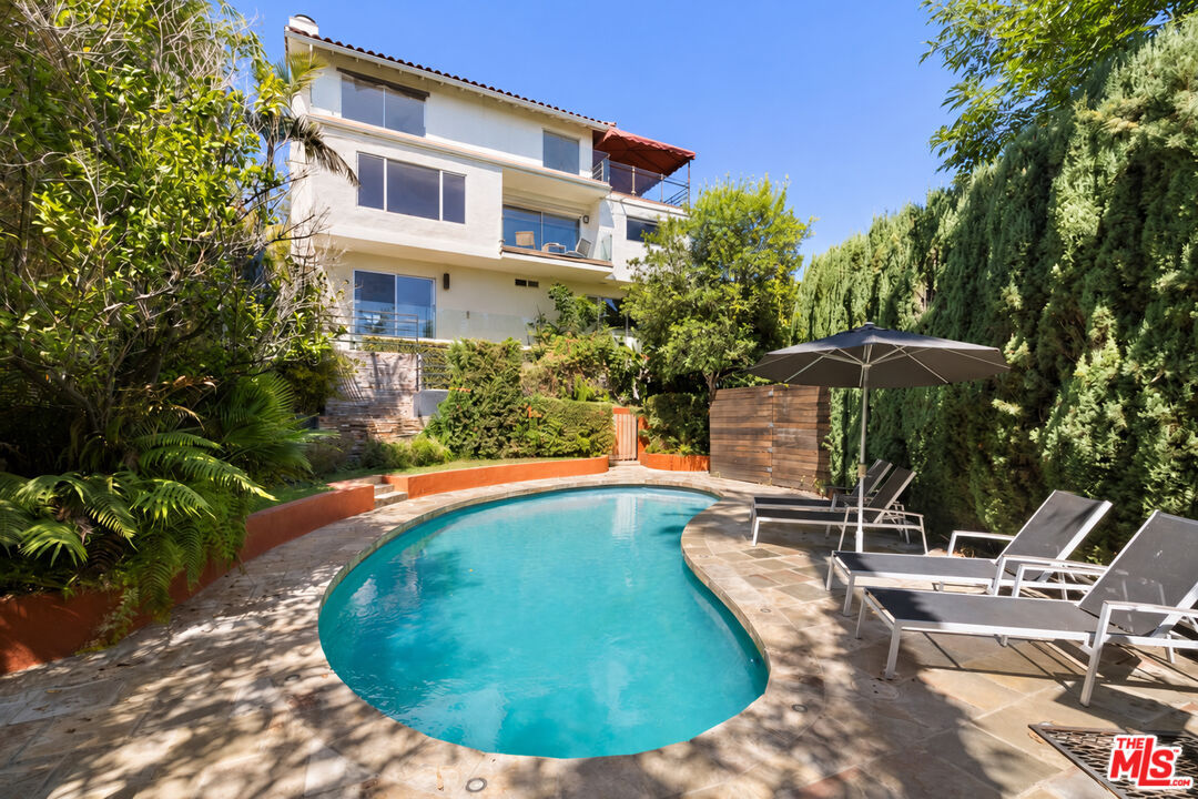 6350 Bryn Mawr Dr, Los Angeles, CA