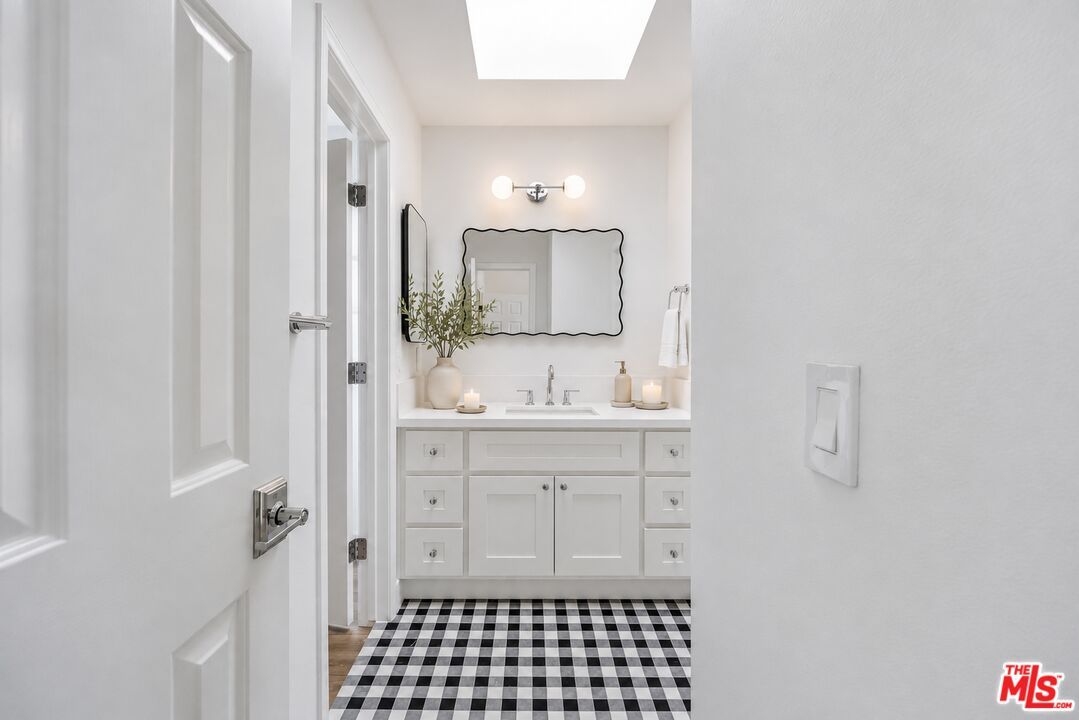 Photo 9 of 100 S Catalina Ave, #A, Redondo Beach, CA 90277