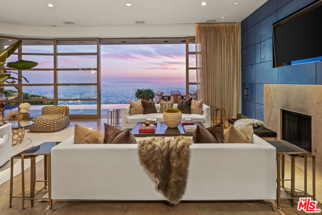 9000 Thrasher Avenue, Los Angeles, CA