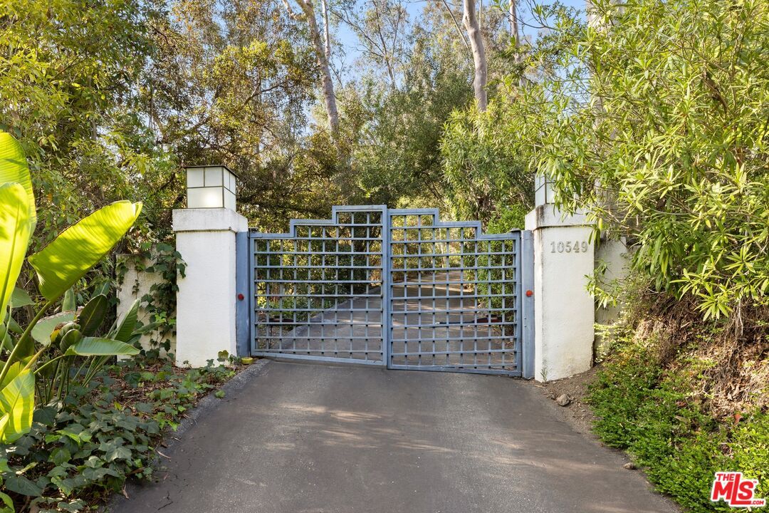 10549 Rocca Place, Los Angeles, CA