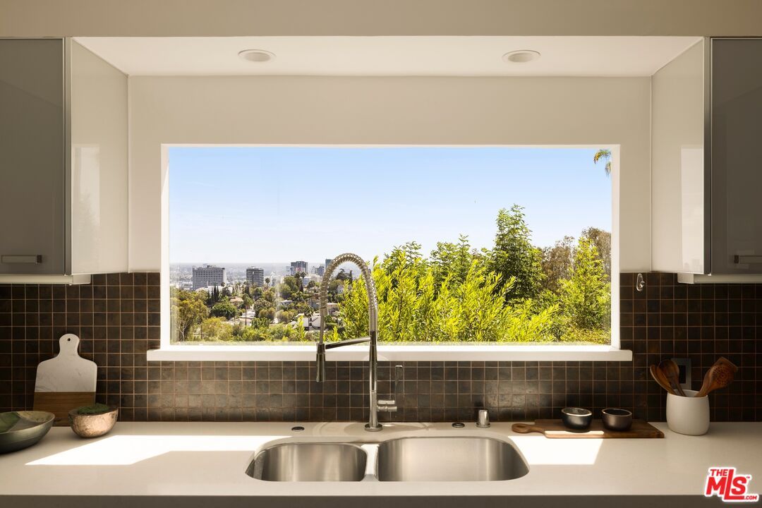 Photo 11 of 6350 Bryn Mawr Dr, Los Angeles, CA 90068
