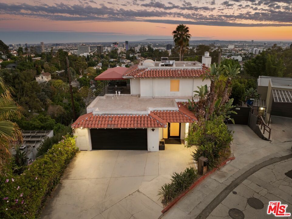 Photo 2 of 6350 Bryn Mawr Dr, Los Angeles, CA 90068