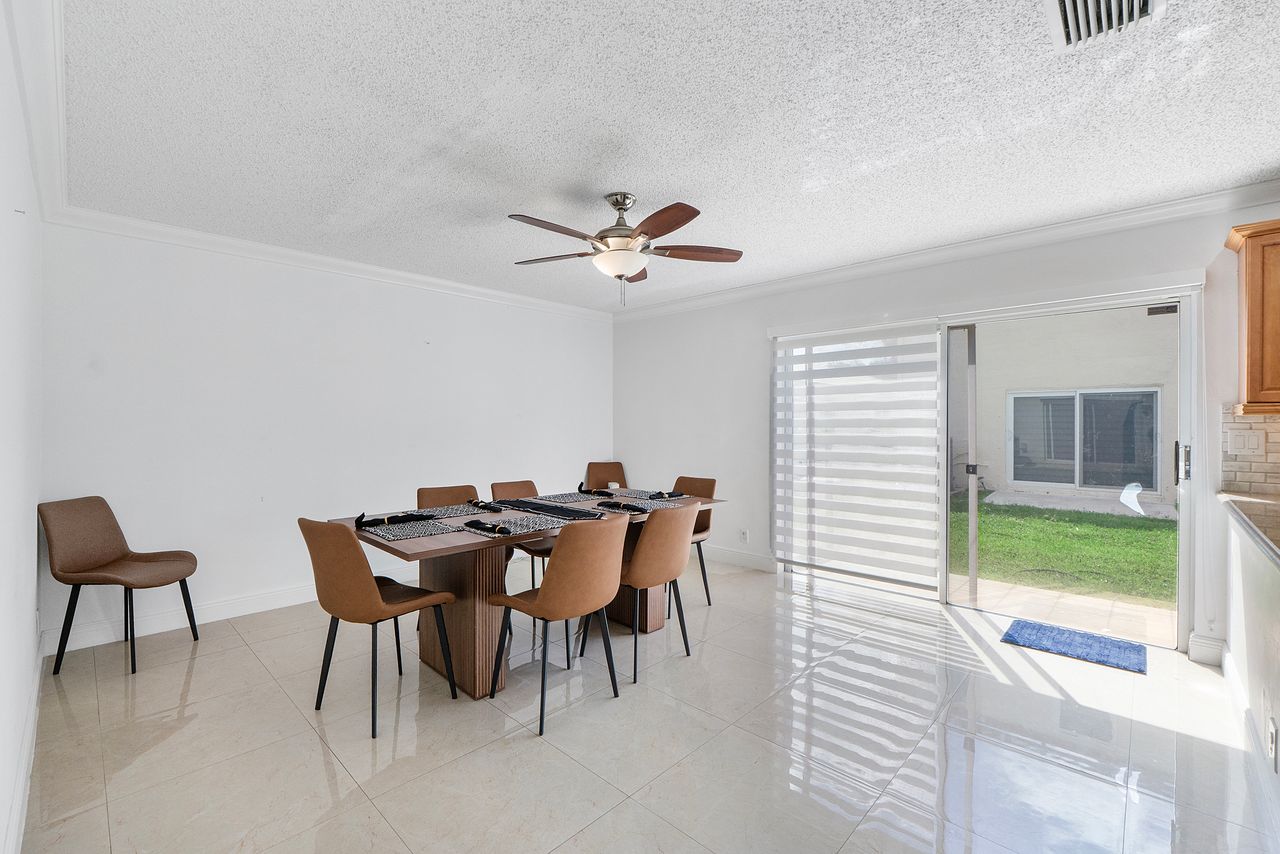 Photo 4 of 9602 Northwest 8th Circle, Plantation, FL 33324
