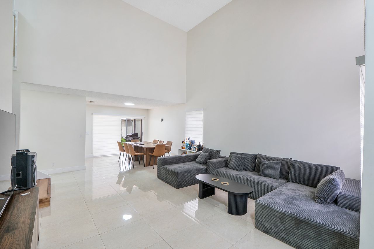 Photo 7 of 9602 Northwest 8th Circle, Plantation, FL 33324