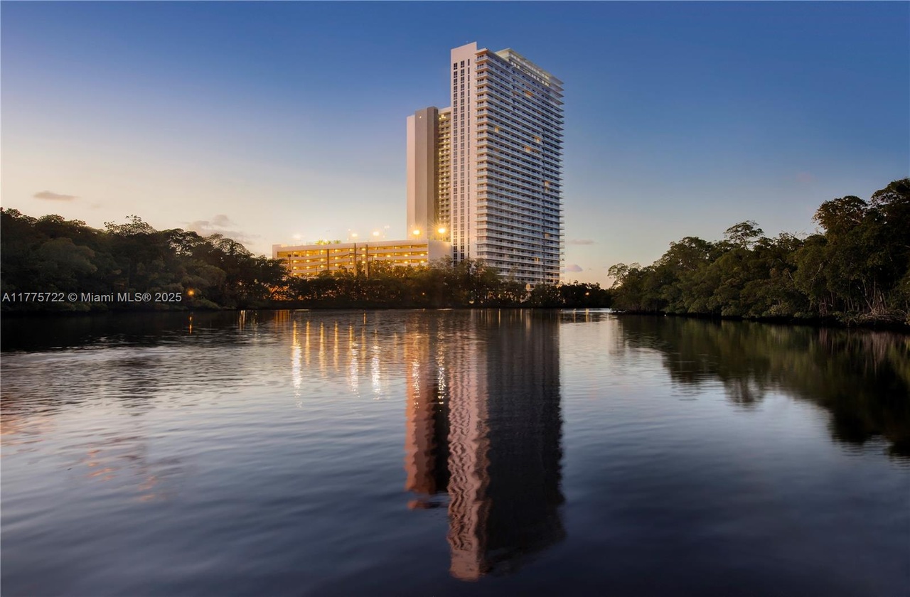 16385 Biscayne Boulevard, 905, Sunny Isles Beach, FL