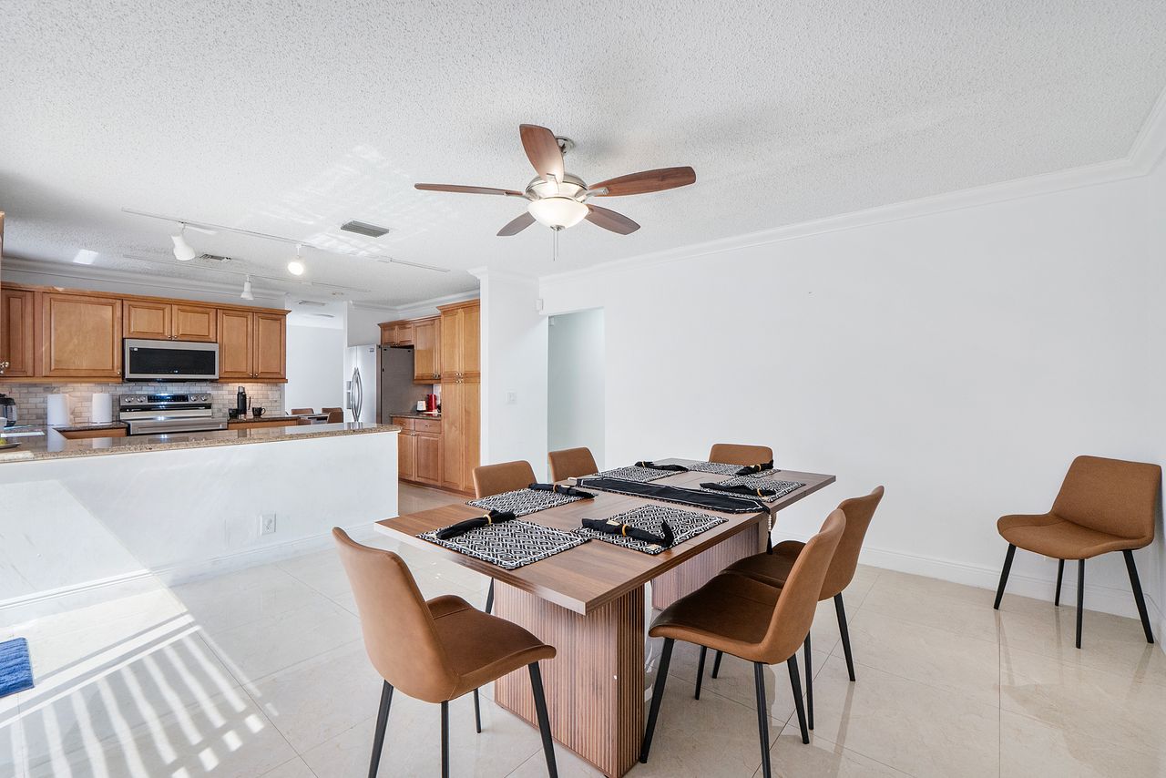 Photo 3 of 9602 Northwest 8th Circle, Plantation, FL 33324