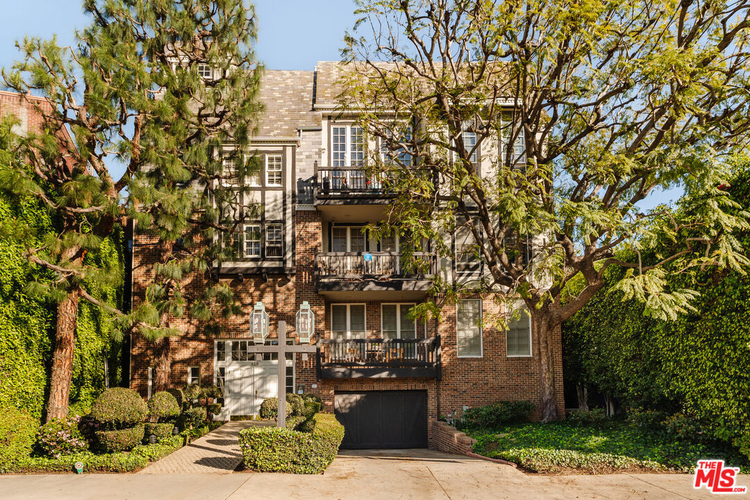 420 South Barrington Avenue, #101, Los Angeles, CA