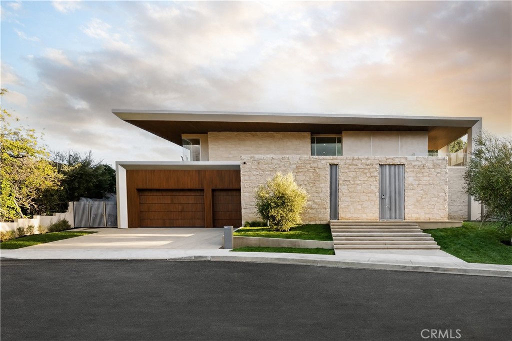 4442 Estrondo Drive, Encino, CA