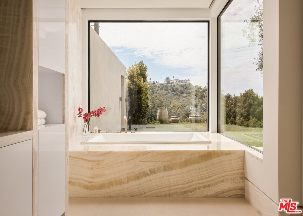 Photo 25 of 2700 Woodstock Rd, Los Angeles, CA 90046
