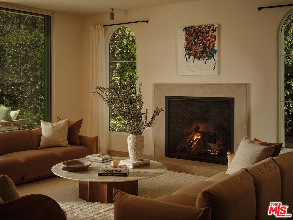 Photo 5 of 411 N Bowling Green Way, Los Angeles, CA 90049