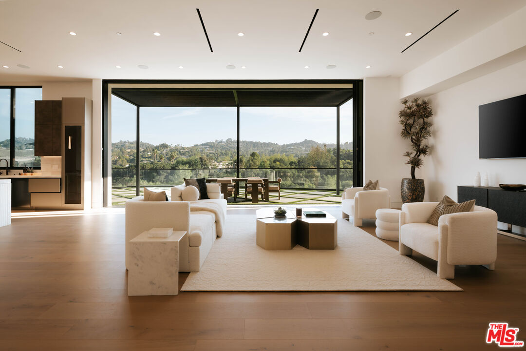 Photo 6 of 15834 High Knoll Rd, Encino, CA 91436