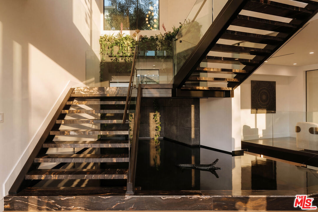 Photo 17 of 15834 High Knoll Rd, Encino, CA 91436