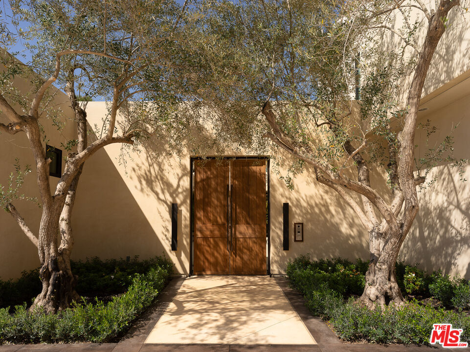 Photo 3 of 2700 Woodstock Rd, Los Angeles, CA 90046