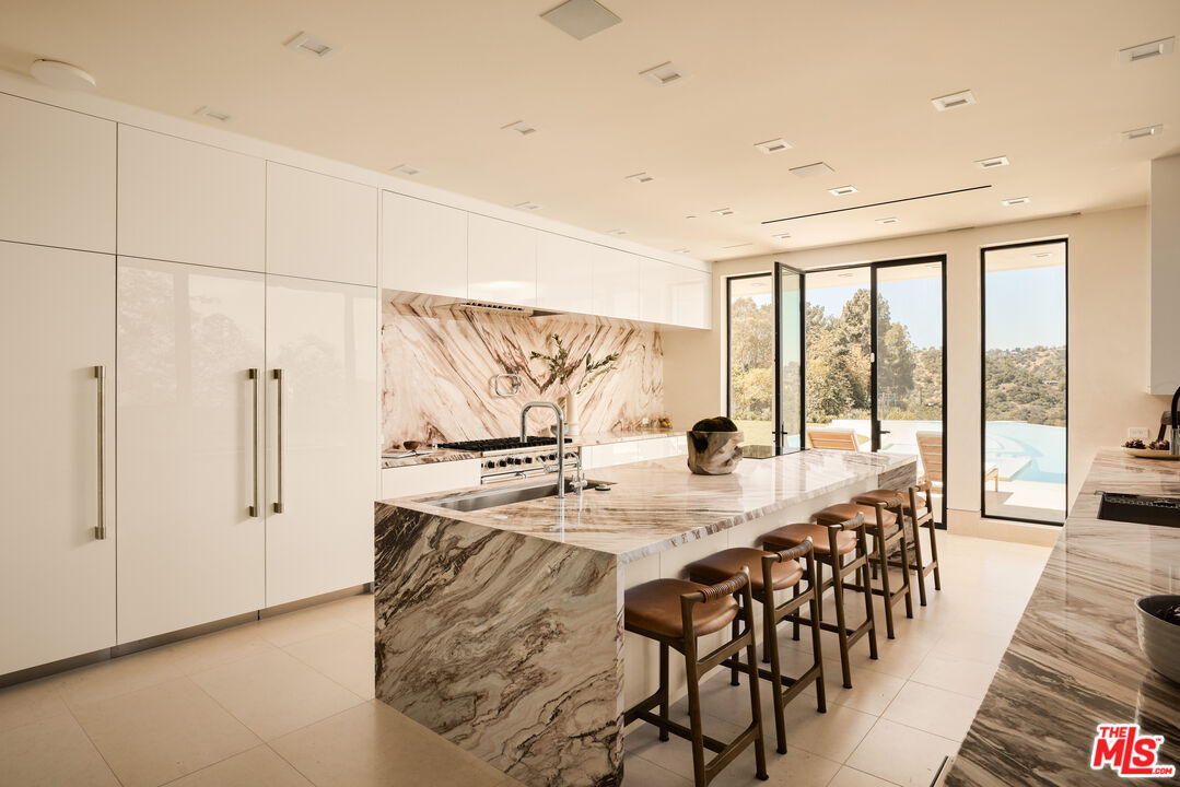 Photo 18 of 2700 Woodstock Rd, Los Angeles, CA 90046
