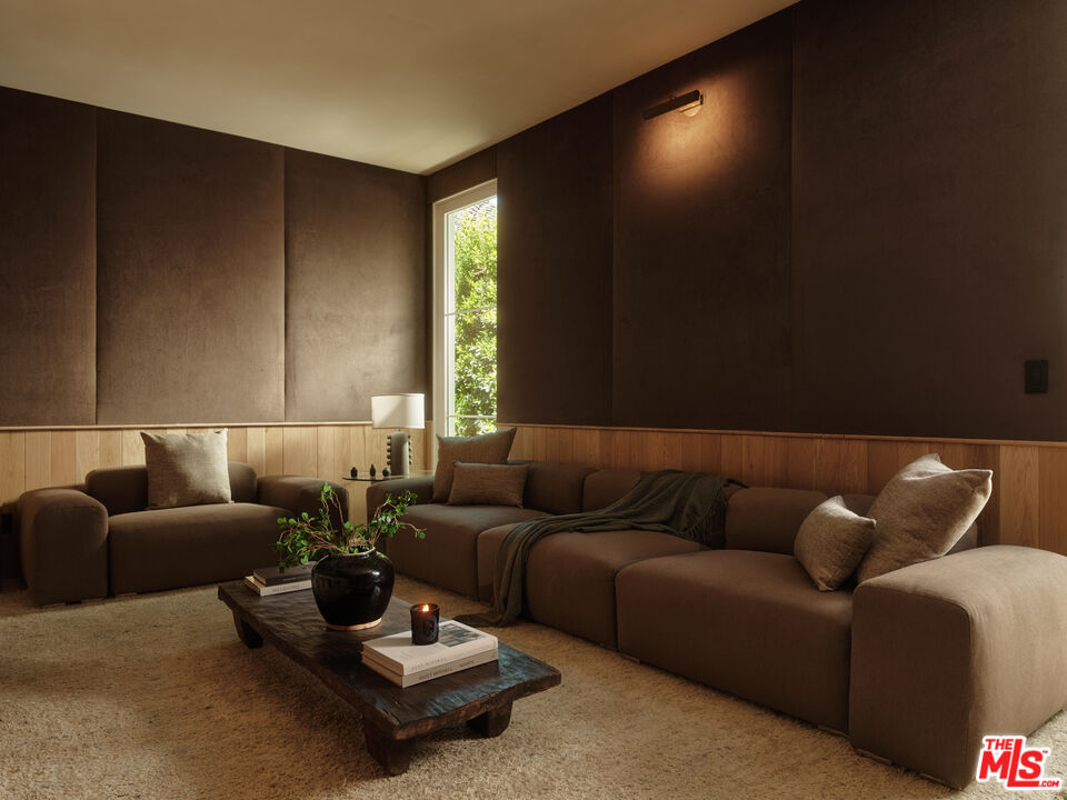Photo 10 of 411 N Bowling Green Way, Los Angeles, CA 90049