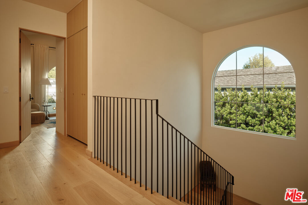 Photo 11 of 411 N Bowling Green Way, Los Angeles, CA 90049