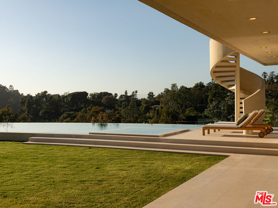 Photo 14 of 2700 Woodstock Rd, Los Angeles, CA 90046