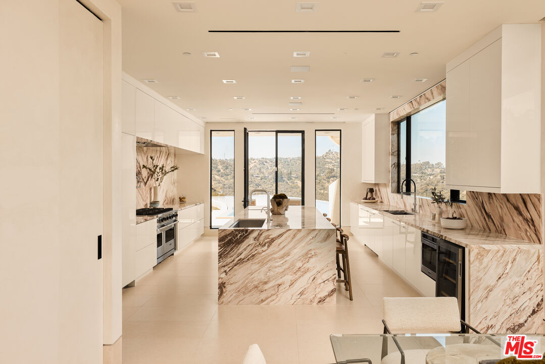 Photo 17 of 2700 Woodstock Rd, Los Angeles, CA 90046