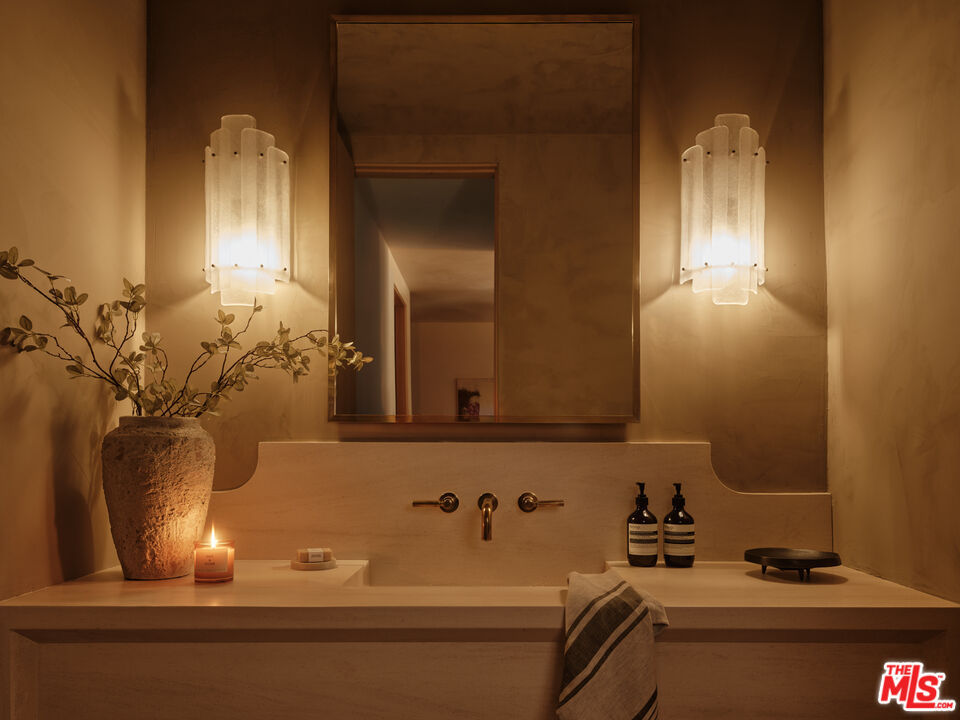Photo 9 of 411 N Bowling Green Way, Los Angeles, CA 90049