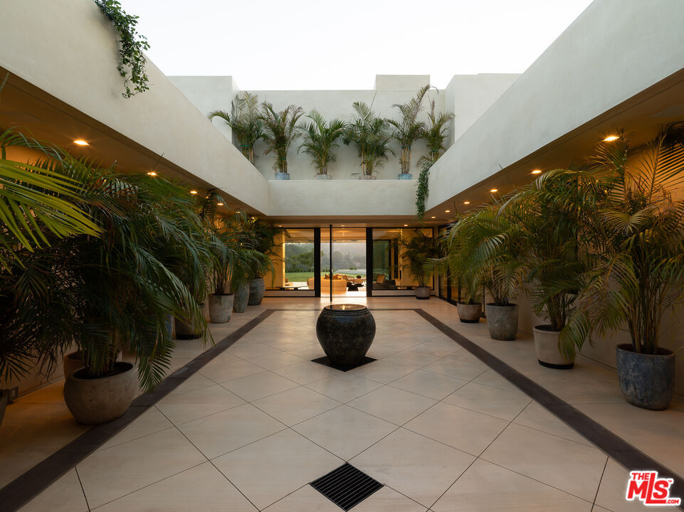 Photo 5 of 2700 Woodstock Rd, Los Angeles, CA 90046