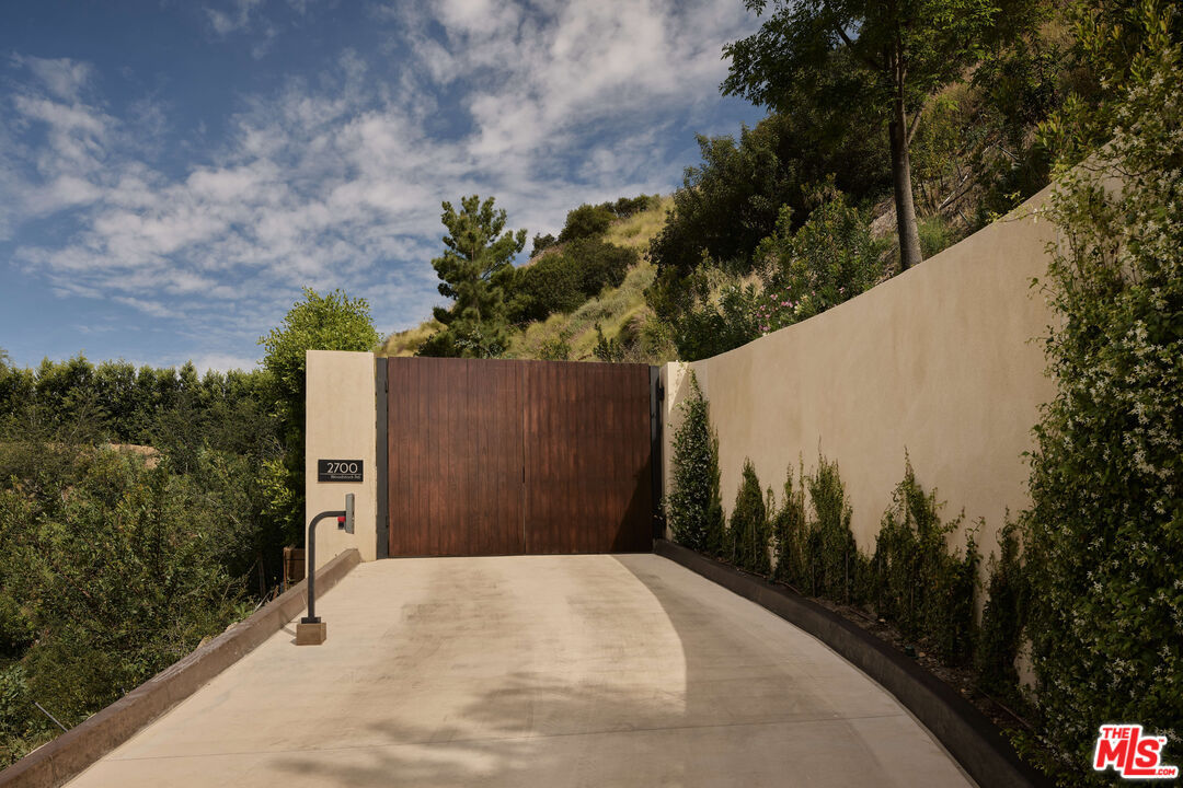 Photo 6 of 2700 Woodstock Rd, Los Angeles, CA 90046