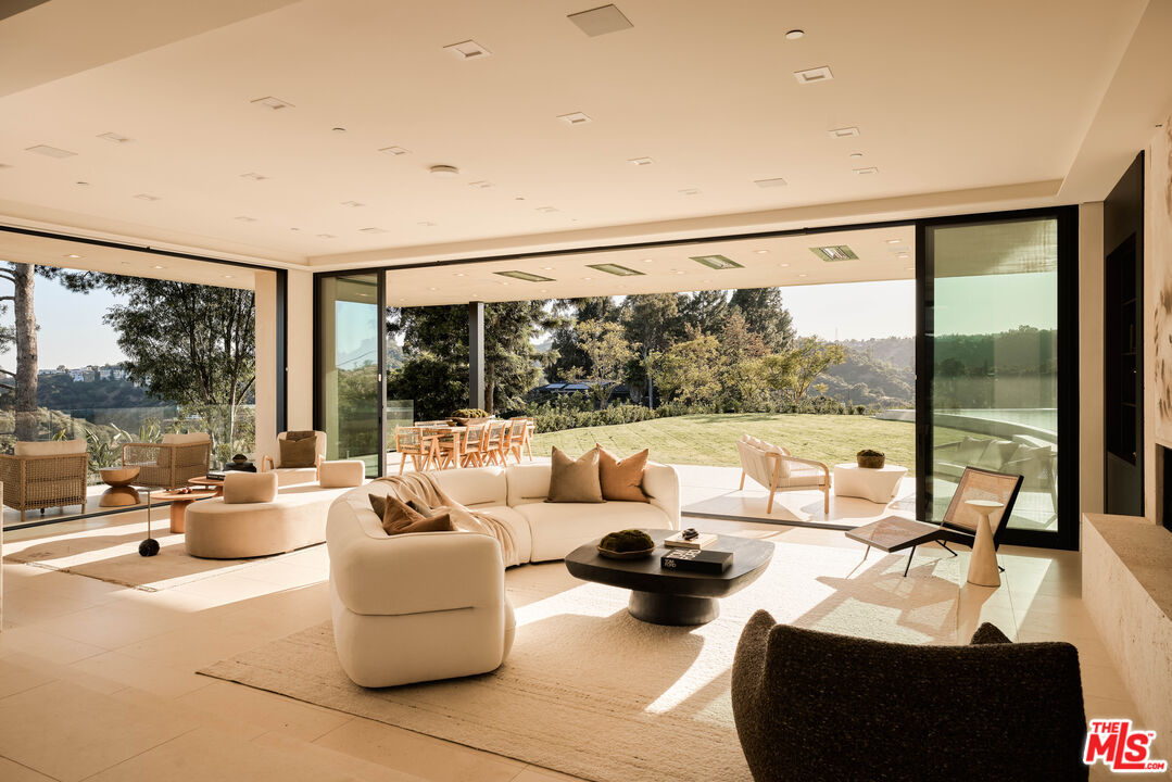 Photo 11 of 2700 Woodstock Rd, Los Angeles, CA 90046
