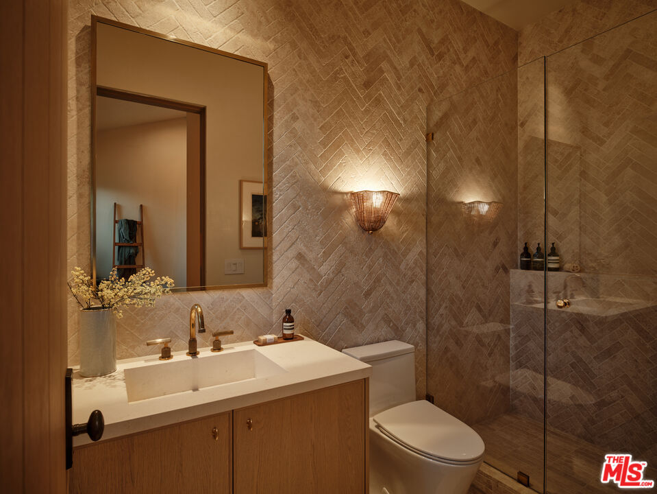 Photo 20 of 411 N Bowling Green Way, Los Angeles, CA 90049