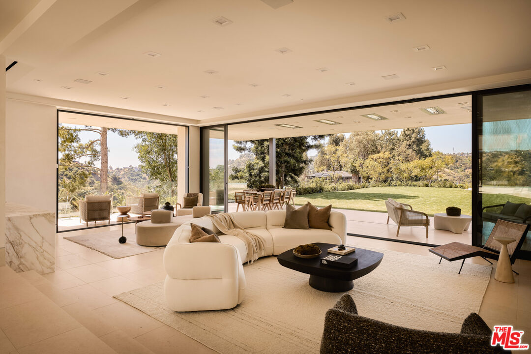 Photo 7 of 2700 Woodstock Rd, Los Angeles, CA 90046