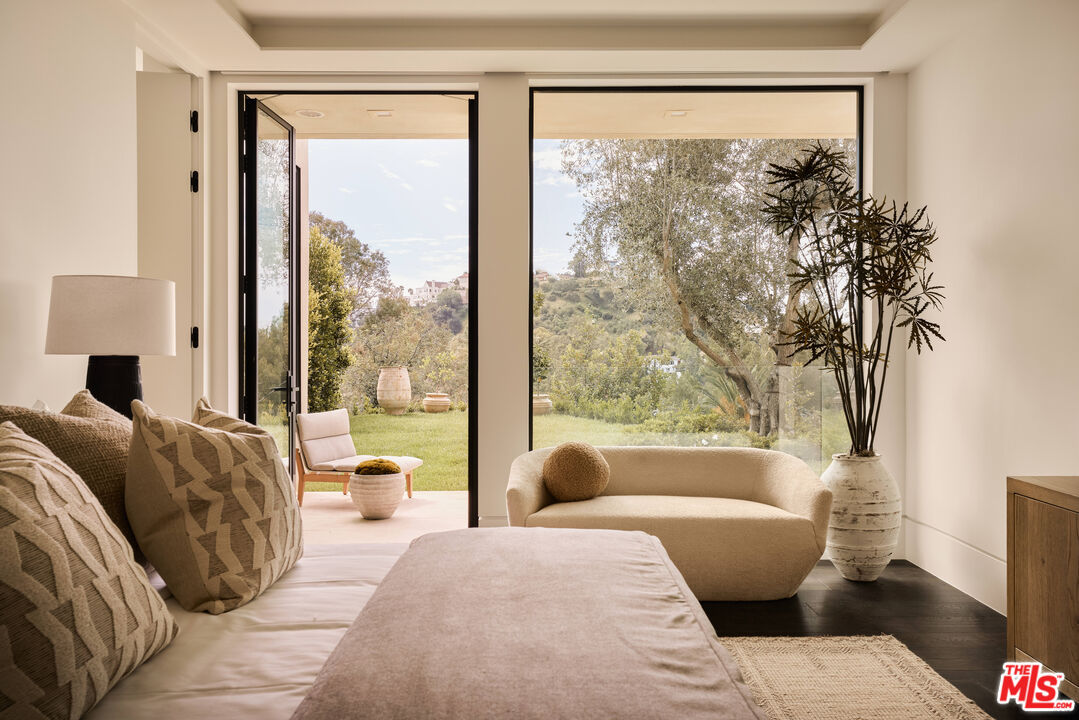 Photo 24 of 2700 Woodstock Rd, Los Angeles, CA 90046