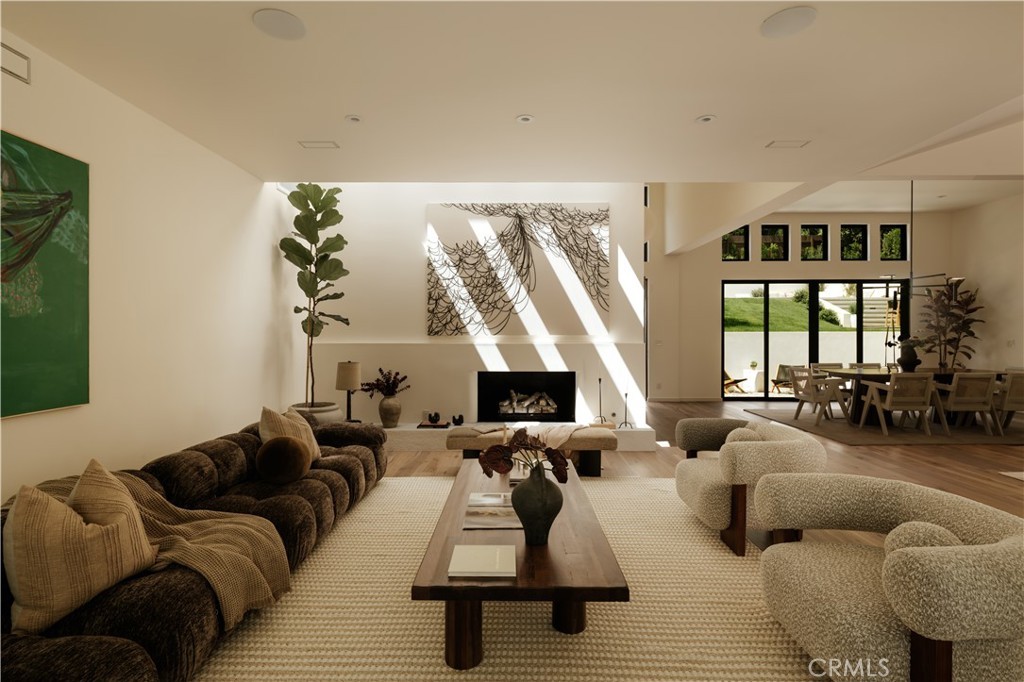 Photo 4 of 12162 Laurel Terrace Dr, Studio City, CA 91604